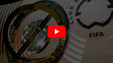 拜仁球星金玟哉赠球衣给NewJeans，官方发布精美照片